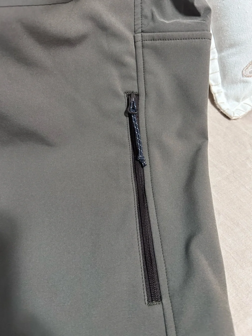 CHENE Mens Sage Scout Vest size large - Picture 13 of 15